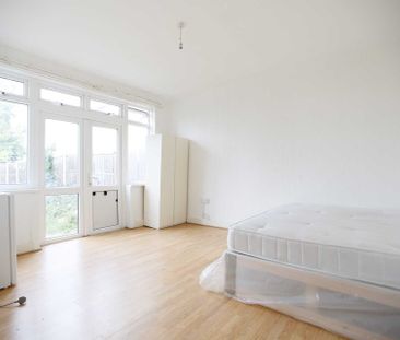 Guide Price £2,600 pcm - Available Now - Part Furnished - Photo 5