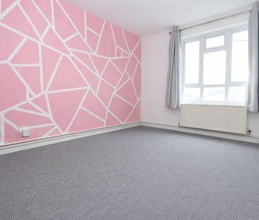 3 bedroom flat to rent - Photo 4