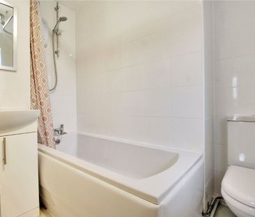 Swan Way, Church Crookham, Fleet, Hampshire, GU51 - Photo 4