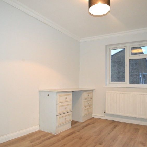 Rochfords Gardens, Slough, Berkshire,SL2 - Photo 1