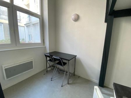 : Appartement 23.0 m² à SAINT ETIENNE - Photo 2