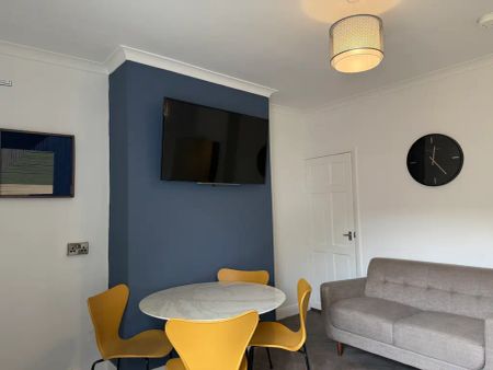 4 bedroom terraced house to rent - Photo 3