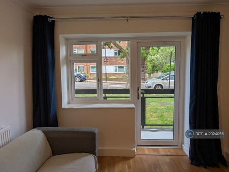 2 bedroom flat to rent - Photo 2