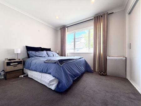 4 Bedroom Home in Newlands - Photo 2