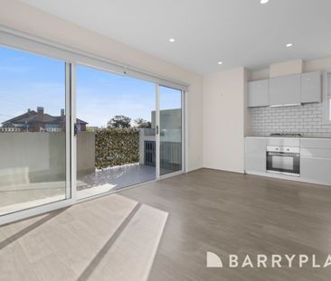 Modern Bayside Living in Heart of Mordialloc! - Photo 1