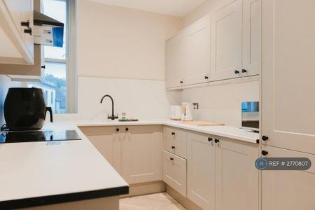 1 bedroom in a house share to rent - Photo 5