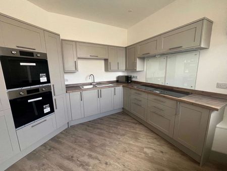 🌟 Prime Location on Humber Street, Cleethorpes 🌟 Room 5 - Studio - Photo 5