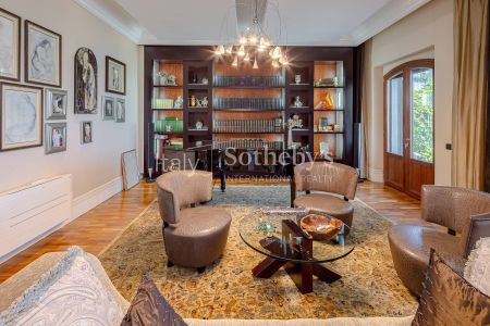 Single Family Home - Photo 2