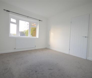 2 bedroom semi-detached bungalow to rent - Photo 3
