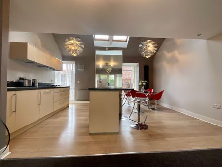 3 bedroom Town House to let - Photo 5