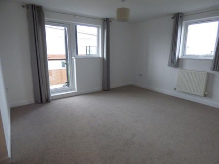 2 bedroom flat to rent - Photo 2