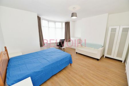 5 bedroom semi-detached house to rent - Photo 2