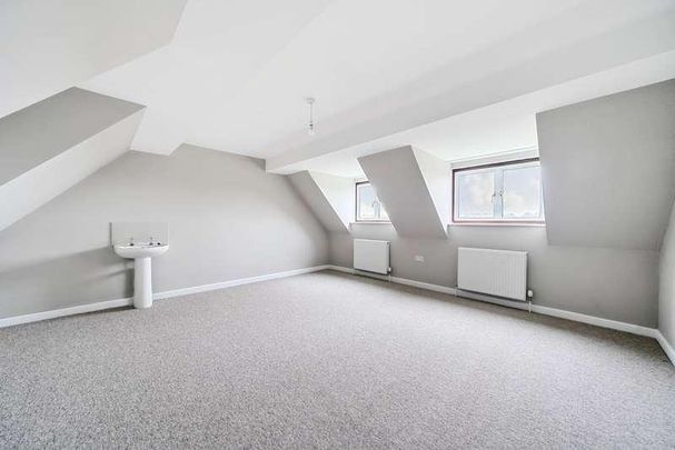 The Mews, Stratton Cleeve, Cheltenham Road, Cirencester, Gloucestershire, GL7 - Photo 1