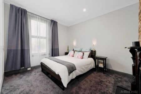 3 Bed, 1 Bath - Photo 3