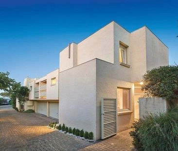 2/28 Caroline Street, Hawthorn East VIC 3123 - Photo 2