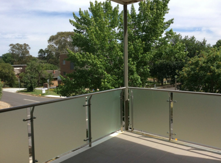 Light filled two bedroom apartment - Photo 4