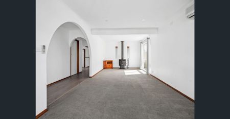 Comfortable Property with Plenty of Accommodation - Photo 3