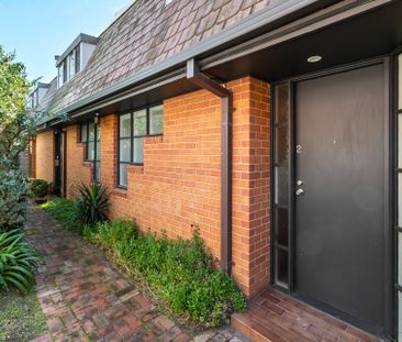 Boutique Bayside Living on the Elwood Border: The Ultimate Indoor-Outdoor Lifestyle - Photo 6