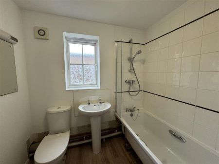 Gatehouse Court, Taunton - Photo 5