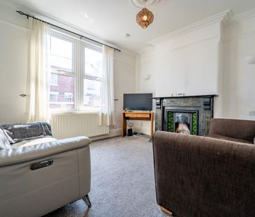 4 bedroom semi-detached house to rent - Photo 3