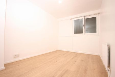 3 bedroom flat to rent - Photo 4