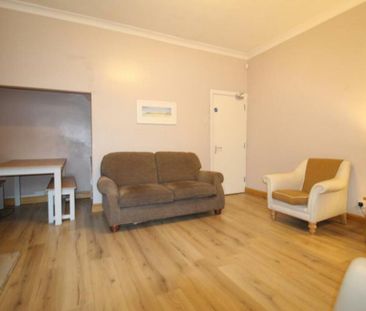 4 bedroom house of multiple occupation to rent - Photo 1