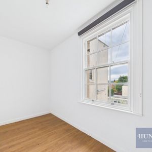 1 bedroom Flat To Let - Photo 2