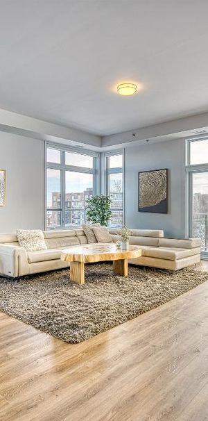 Penthouse 5 ½ adossé au golf de Saint-Lambert! 2 159 pi² - Photo 1