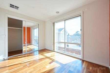 MODERN 2 BEDROOM PLUS STUDY/THIRD BEDROOM - Photo 4