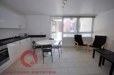 4 bedroom flat to rent - Photo 4