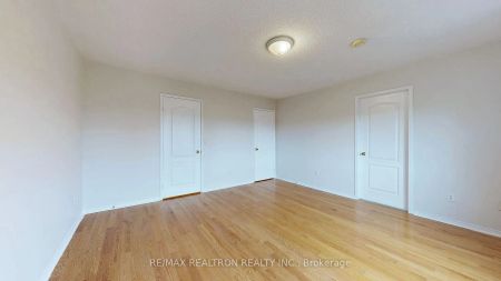 Property For Lease | N9261345 - Photo 5