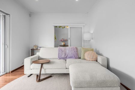 Stunning Renovated Home with Pool in Central Dianella! - Photo 3