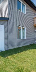 Luxueux 4 1/2 disponible 1er juillet, construction 2023, merveilleuse vue sur le Lac Magog - Photo 4