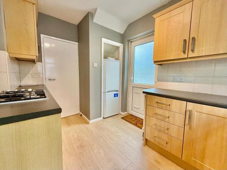 2 bedroom semi-detached house to rent - Photo 5
