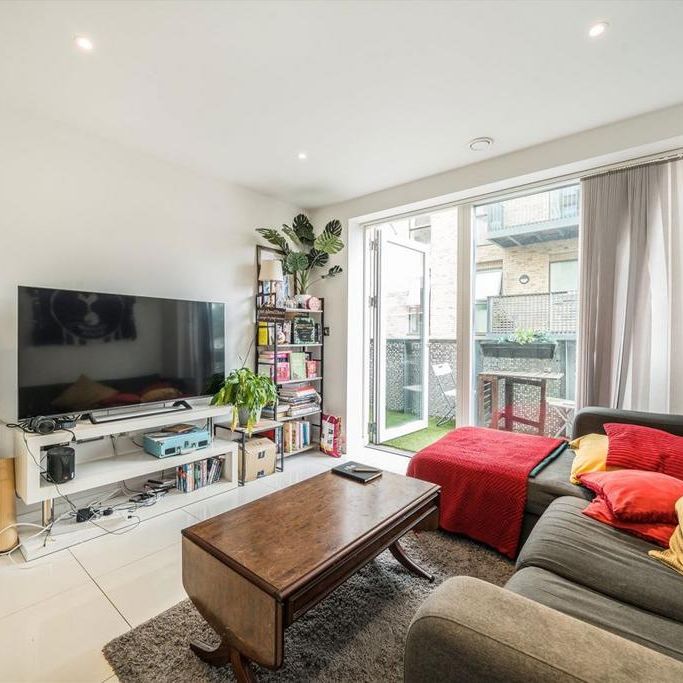 2 bedroom flat to rent - Photo 1