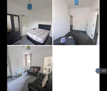 1 bedroom in a house share to rent - Photo 2