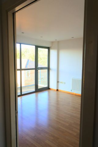 2 Bed Flat, Varcoe Road, SE16 - Photo 3