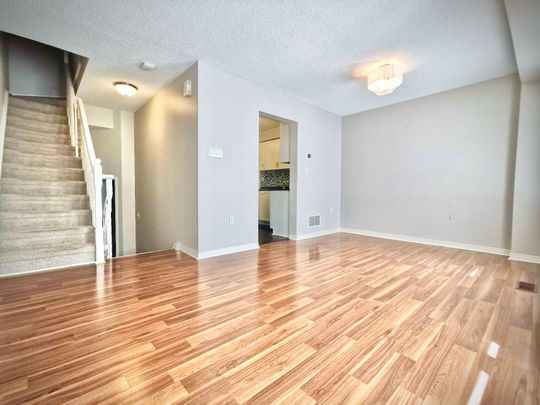 For Lease - 380 Riddell Court, Newmarket, Ontario - Photo 1