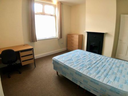 3 bedroom end of terrace house to rent - Photo 4