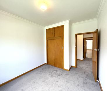 6 Eastleigh Court Newborough VIC - Photo 4