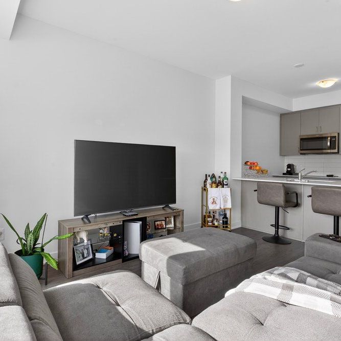 For Lease - 600 North Service Road Unit# 302, Hamilton, Ontario - Photo 1