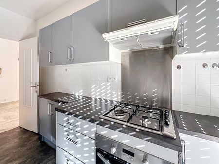 Location Appartement 3 pièces 71m² NICE 06000 - Photo 3