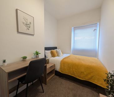 Room 2 - Photo 6