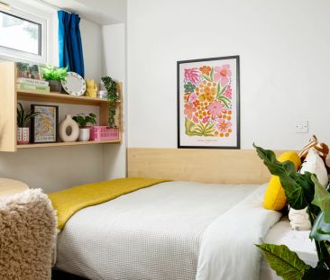 Double Wheelchair Accessible Ensuite - Photo 5