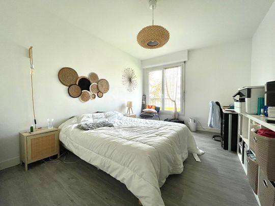 T4 ASCENSEUR - RUE DE VENDÉE - 75.49 m² - Photo 1