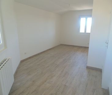 Location Appartement 3 pièces 92m² ST PAUL DE VARAX 01240 - Photo 2