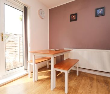 4 bedroom semi-detached house to rent - Photo 2