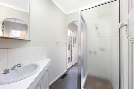 22 Raglan Street, South Melbourne VIC 3205 - House For Rent | Domain - Photo 3