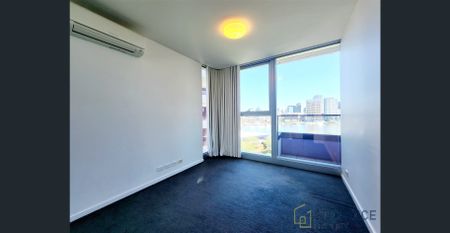 Big 2 beds with double ensuite and a car park - Photo 5