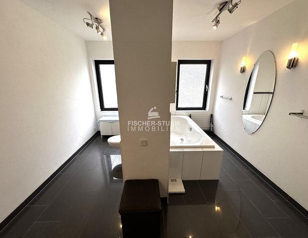 Düsseldorf-Lichtenbroich: 2,5-Zimmer-Maisonette-Wohnung mit 2 Balkonen und Einbauküche! - Foto 1